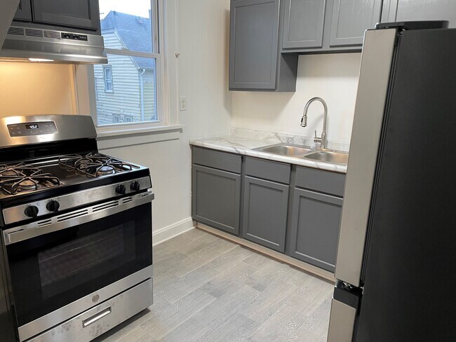 kitchen - 1016 English St