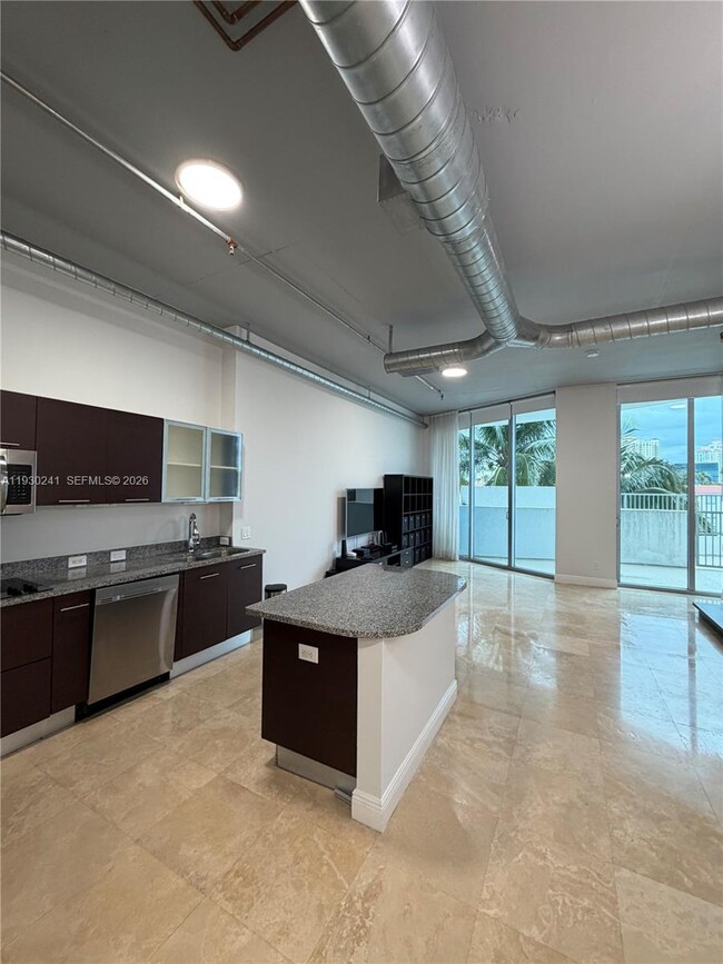 Building Photo - 3029 NE 188th St