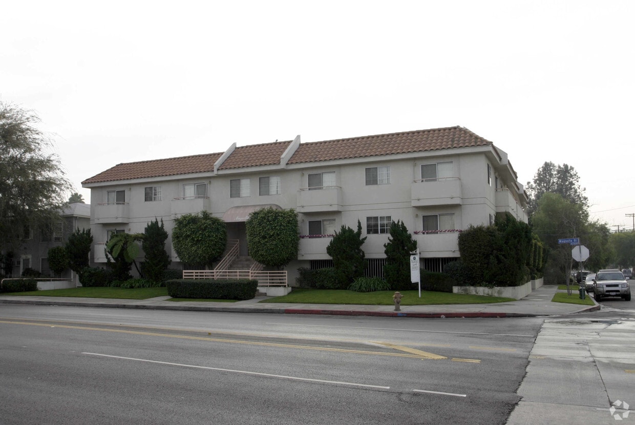 Primary Photo - 14758 Magnolia Blvd