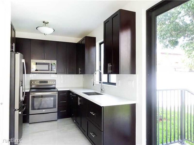 Foto del edificio - 753 NW 22nd Pl