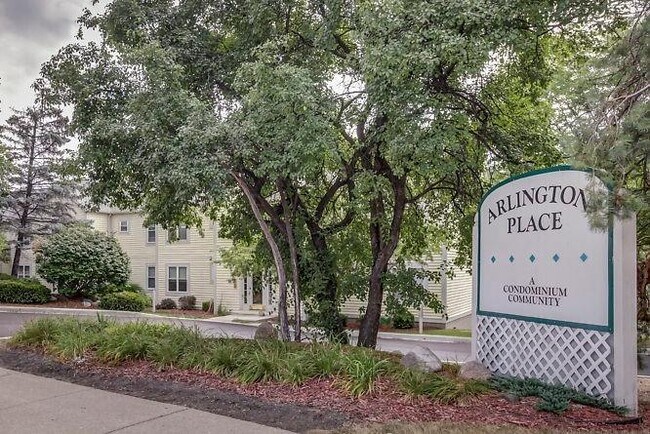 Foto del edificio - 2221 S Huron Pkwy