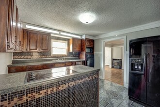 Building Photo - 3905 Jenny Lind Rd