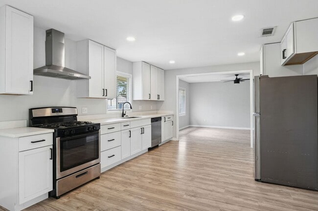 Building Photo - 428 Ruth Dr