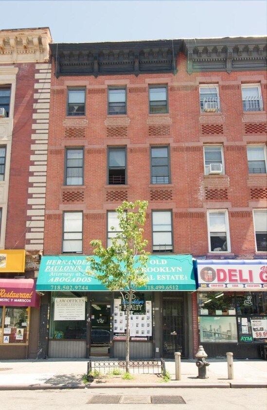 Front View - 943 4th Ave