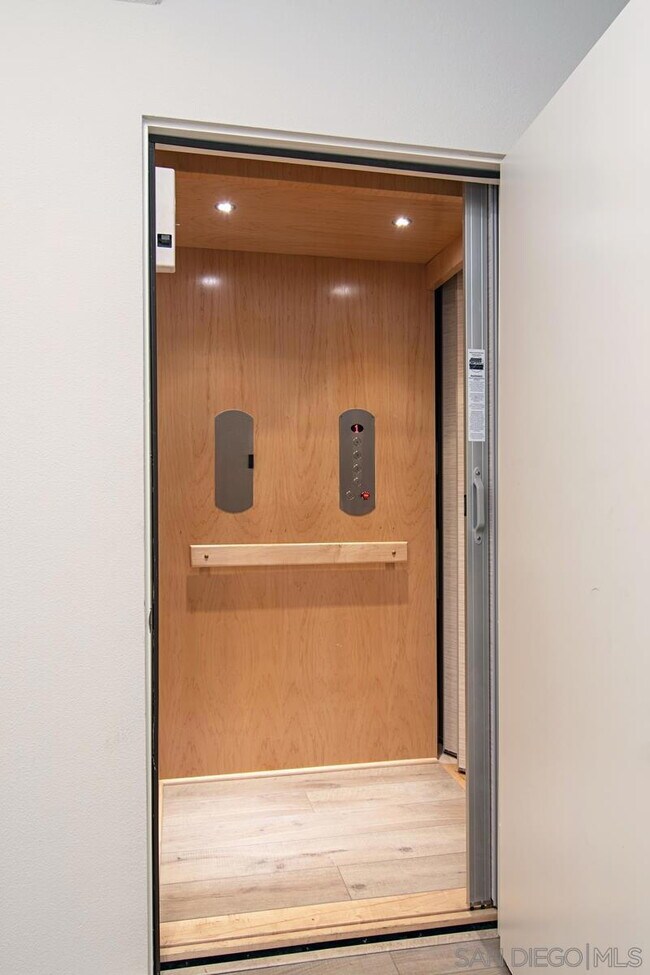 Foto del edificio - Modern Hillcrest Townhome with Private Elevator & Rooftop Deck.
