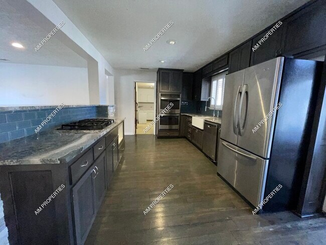 Building Photo - 4204 Amherst Dr NE