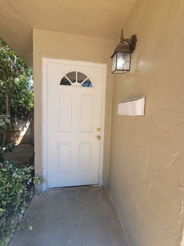 3 Bedroom home conveniently located in the heart of Merced - 3 Bedroom home conveniently located in the heart of Merced
