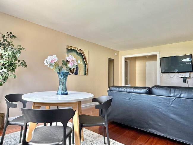 Building Photo - 215 Piedmont Ave NE