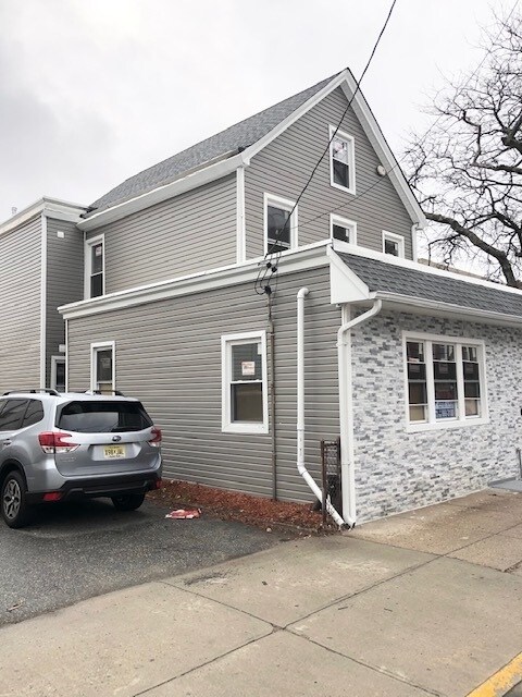 Building Photo - 81 67th St