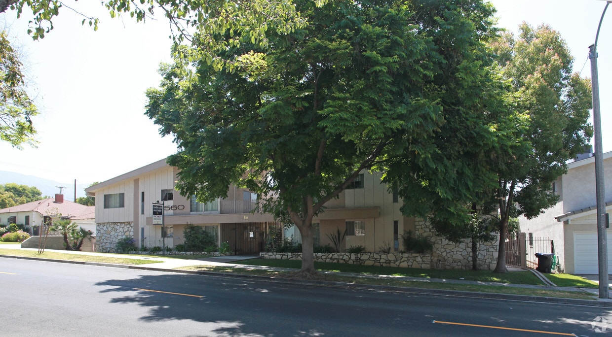 Building Photo - 560 E Providencia Ave