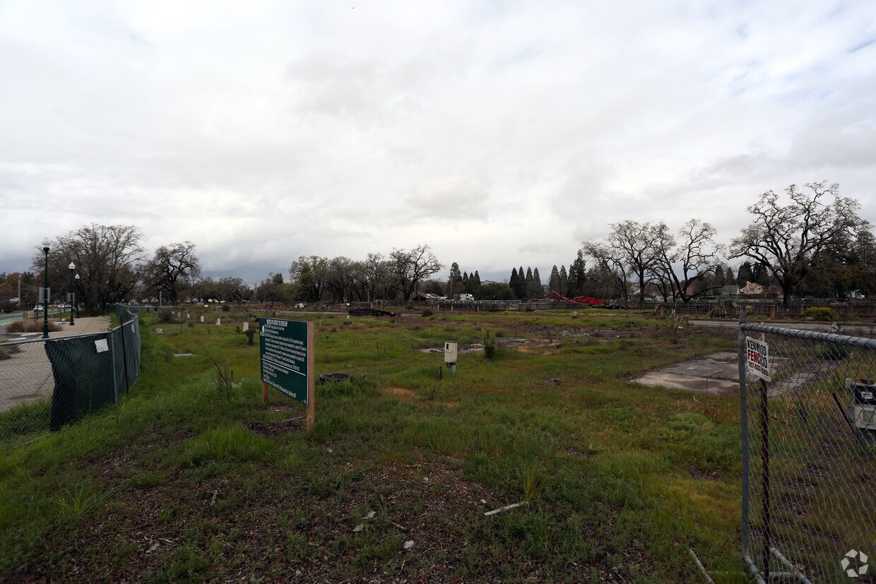 proyecto sv - Vintage Oaks on the Town Green