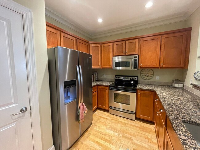 Building Photo - Three Bedroom Epps Bridge Condo Available!