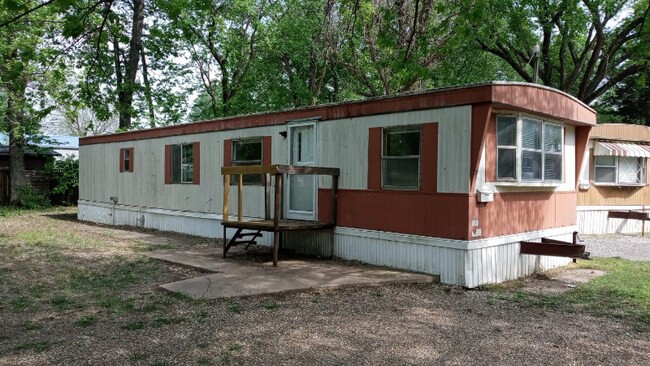 Building Photo - 404 E 4th Ave