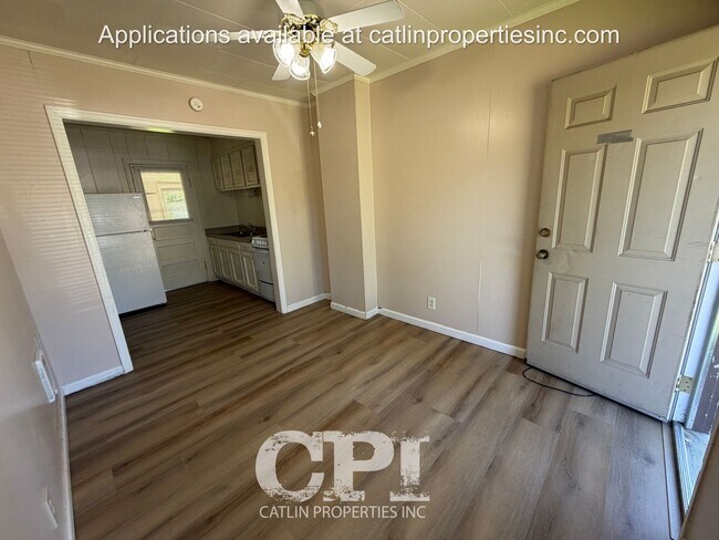 Foto del edificio - Move In Special - $99 First Months Rent. -  806 1/2 Ayers Street, Kelso, WA 98626