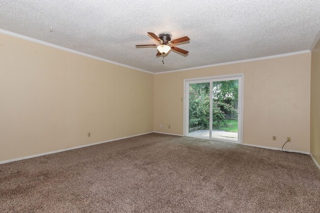 Building Photo - 3910 Peperport Dr