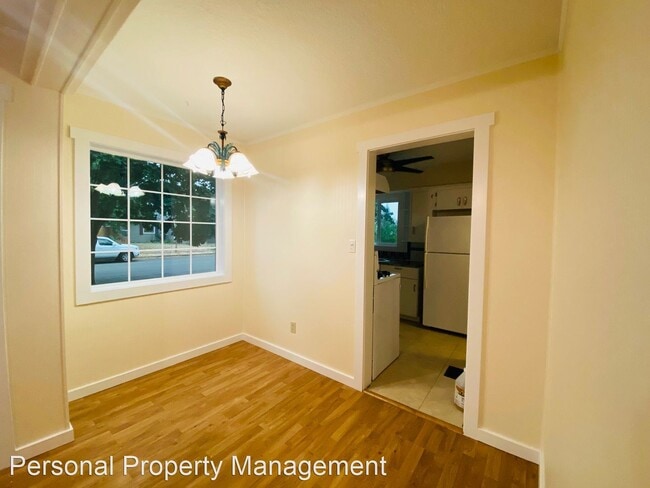 Building Photo - 2 br, 2 bath House - 3508 G ST