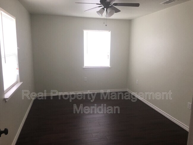Foto del edificio - 3201 McCart Ave