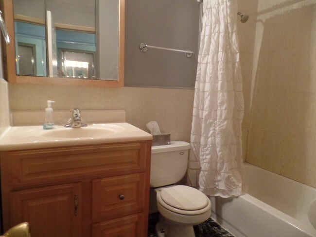 Building Photo - 2200 Arbor Cir