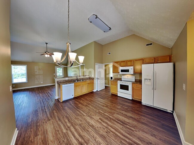 Building Photo - 1021 Stratus Dr