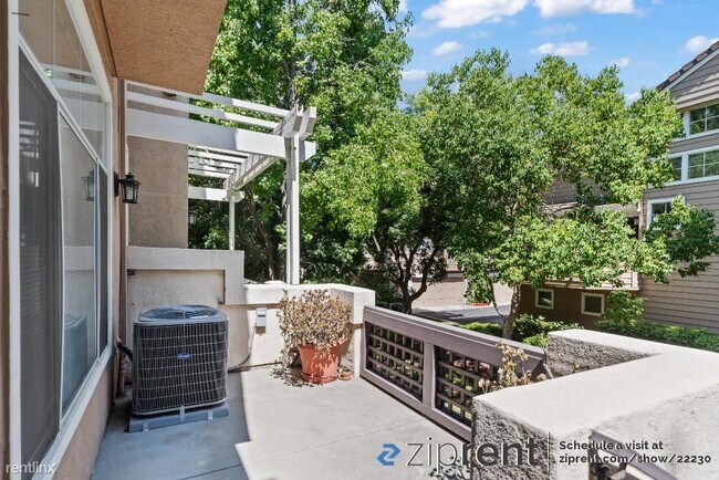 Building Photo - 3 br, 2.5 bath Townhome - 437 Camille Circ...