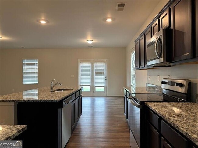 Building Photo - 368 Sinclair Way