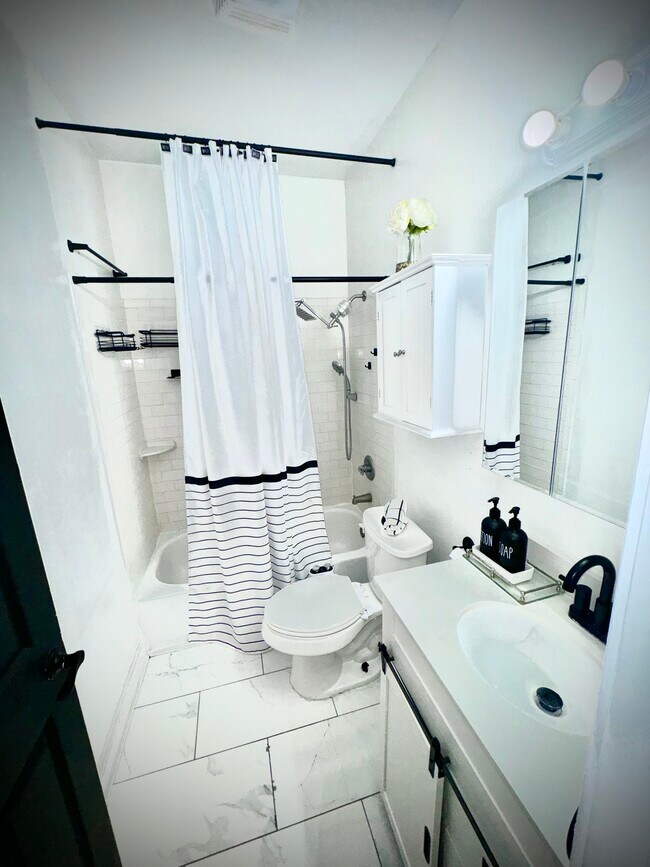 Foto del edificio - 3333 Delachaise St