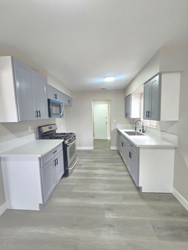 Building Photo - 44414 Andale Ave