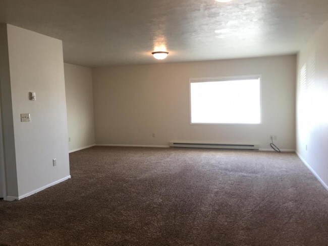 Building Photo - 710 Charles St #2