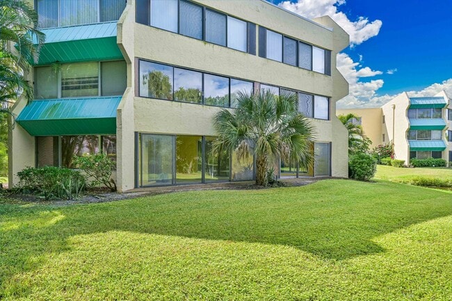 Building Photo - NOW AVAILABLE - 2/2 + Den First Floor Condo in North Naples!