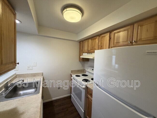 Foto del edificio - 3414 S Grand Blvd