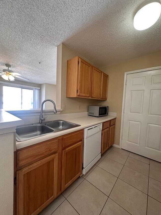 Foto del edificio - Spacious 1B/1B Unfurnished Condo near Beach in the Heart of Destin!