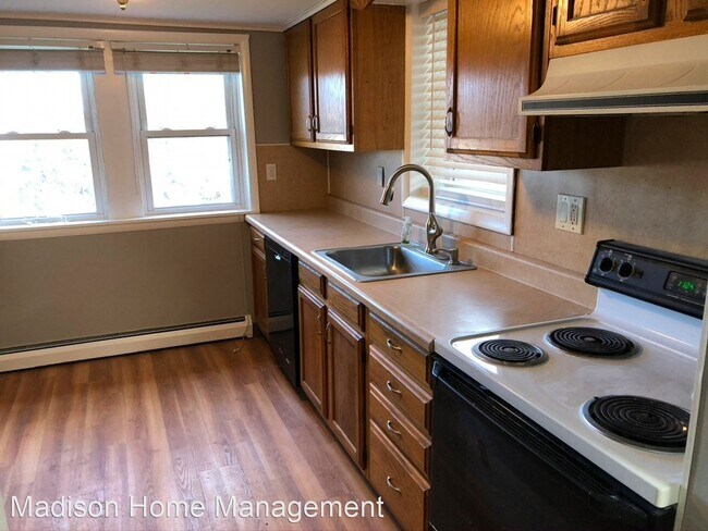 Building Photo - 2 br, 1.5 bath House - 327 Delong Ave