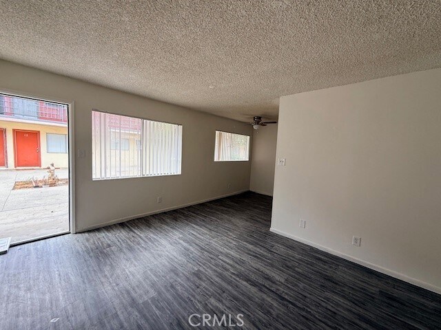 Foto del edificio - 1435 Laurel Ave