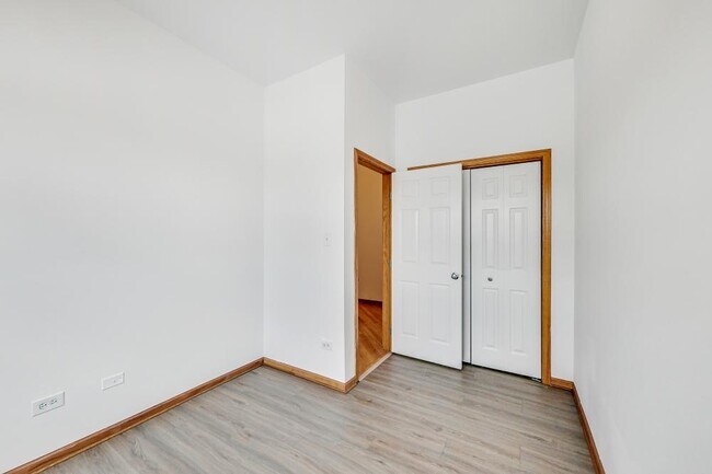 Foto del edificio - 3 bedroom in Chicago IL 60642