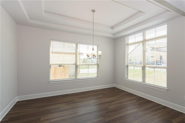 Building Photo - 3300 Scenic Valley Dr