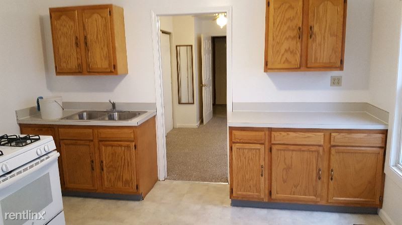 Primary Photo - 1384 Pondview Ave