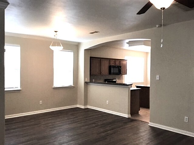 Building Photo - 9435 Spring Miller Dr
