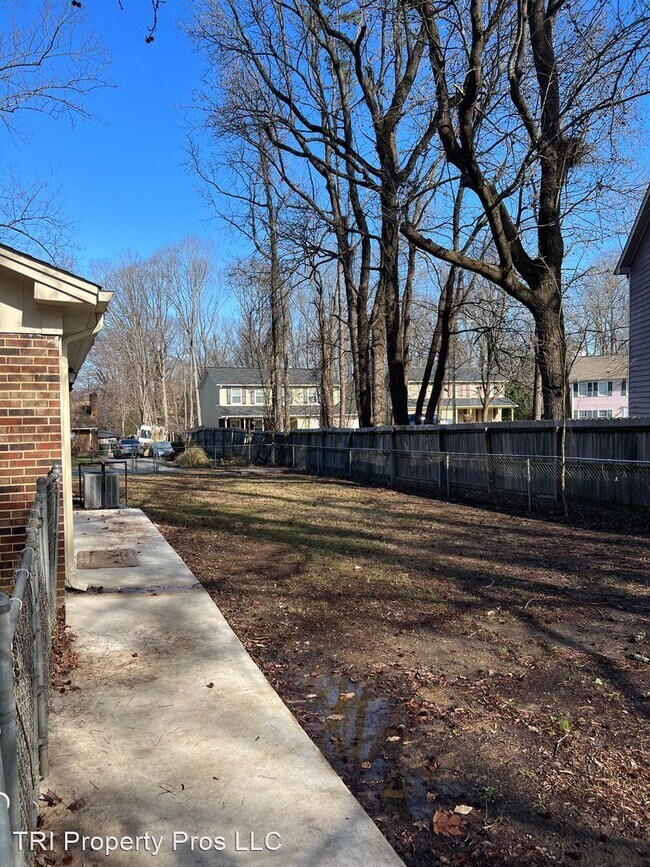 Building Photo - 3 br, 1.5 bath House - 3301 Bristol Cone