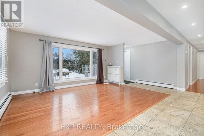 Building Photo - 1513 Queenswood Crescent