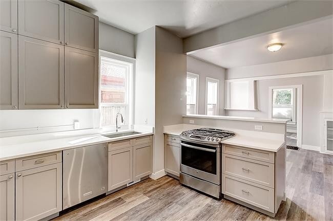 Building Photo - Beautiful Three Bedroom Triplex Available For Rent Near Pearl Street