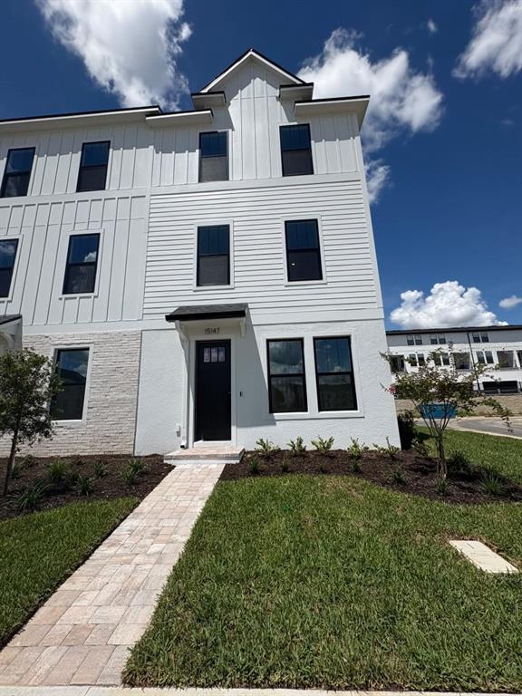 Foto del edificio - 15147 Groveside Rd