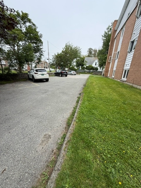 Building Photo - 47 Forest St