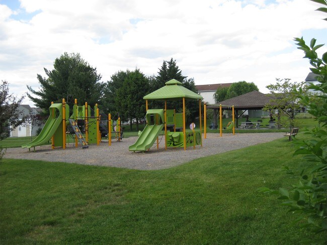 Foto del edificio - 215 Magnolia Dr