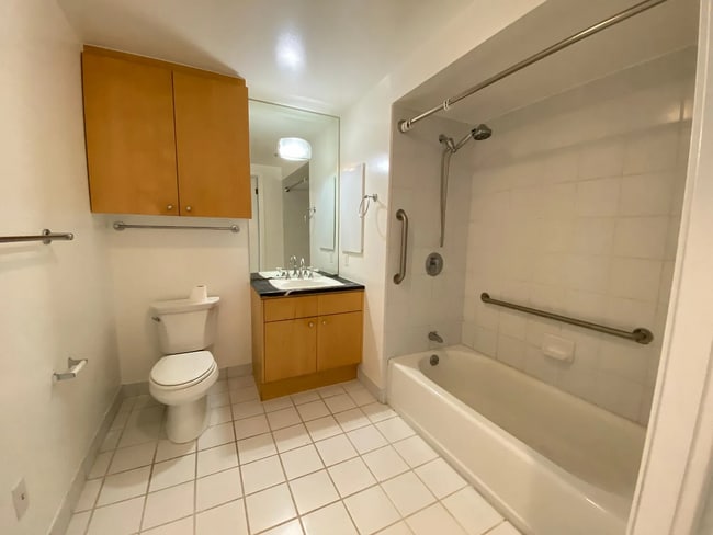 Foto del edificio - Stylish 1-Bedroom, 1-Bathroom Apartment in...