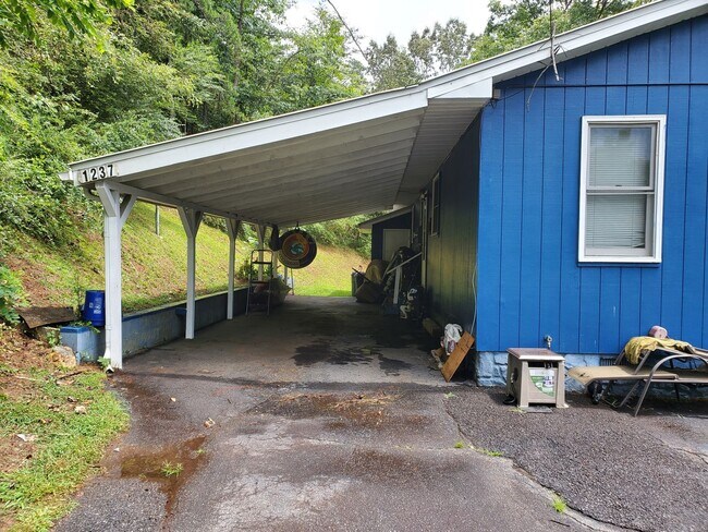 Building Photo - $1,450 - 2 Bedroom 1 Bathroom Furnished Co...