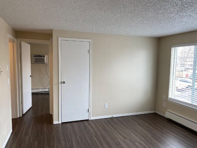 Foto del edificio - "One Month Free Rent with Signed 12 month Lease, 2-Bed Gem in Denver – Cozy 920 Sq. Ft."