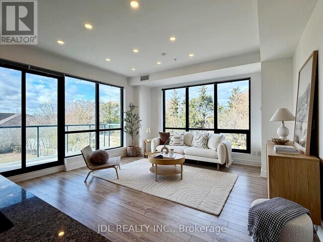 Building Photo - 9090 Yonge St