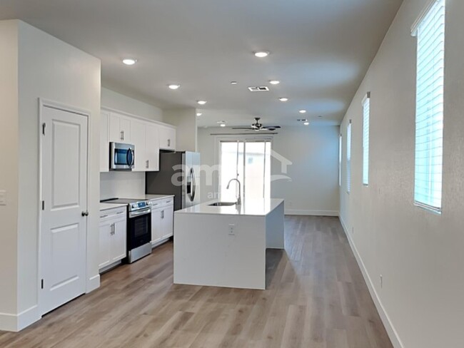 Building Photo - 498 Silverbell Fls Pl