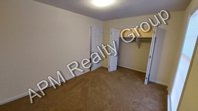 Building Photo - Three bedroom house in Harbison