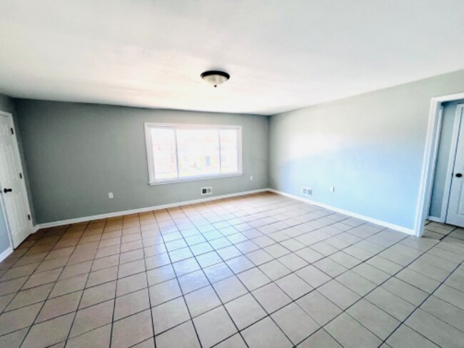 Building Photo - 5866 N 61st St